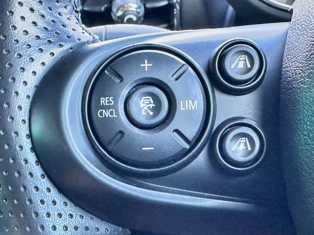 ＭＩＮＩ クーパーＳＤ　クラブマン　禁煙　タッチ対応ナビ　ペッパーパッケージ　アクティブクルーズコントロール　インテリジェントセーフティ　コンフォートアクセス　ＬＥＤヘッド　１７インチアルミ　バックカメラ　パークディスタンスコントロール（14枚目）