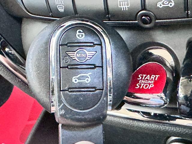 ＭＩＮＩ クーパーＳＤ　クラブマン　禁煙　タッチ対応ナビ　ペッパーパッケージ　アクティブクルーズコントロール　インテリジェントセーフティ　コンフォートアクセス　ＬＥＤヘッド　１７インチアルミ　バックカメラ　パークディスタンスコントロール（15枚目）