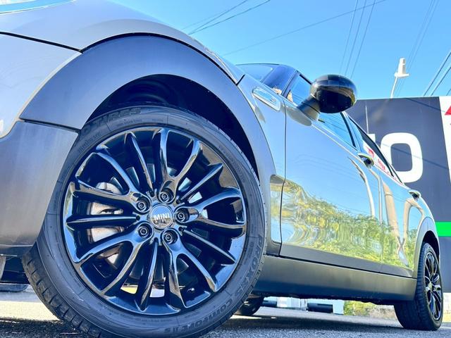 ＭＩＮＩ クーパーＳＤ　クラブマン　禁煙　タッチ対応ナビ　ペッパーパッケージ　アクティブクルーズコントロール　インテリジェントセーフティ　コンフォートアクセス　ＬＥＤヘッド　１７インチアルミ　バックカメラ　パークディスタンスコントロール（28枚目）