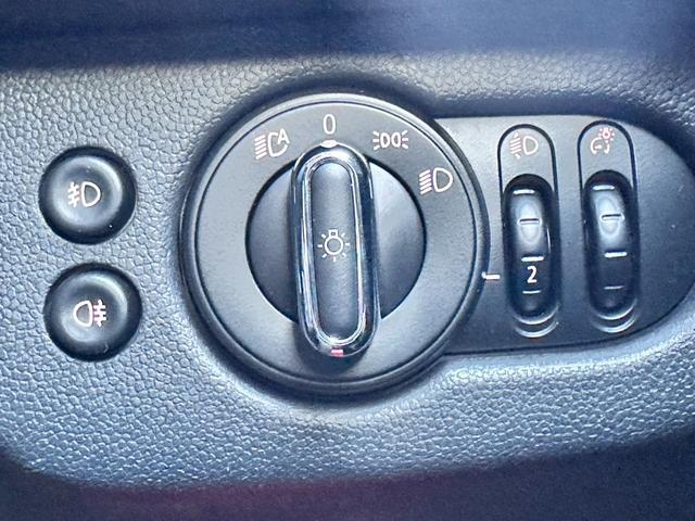 ＭＩＮＩ クーパーＳＤ　クラブマン　禁煙　タッチ対応ナビ　ペッパーパッケージ　アクティブクルーズコントロール　インテリジェントセーフティ　コンフォートアクセス　ＬＥＤヘッド　１７インチアルミ　バックカメラ　パークディスタンスコントロール（48枚目）