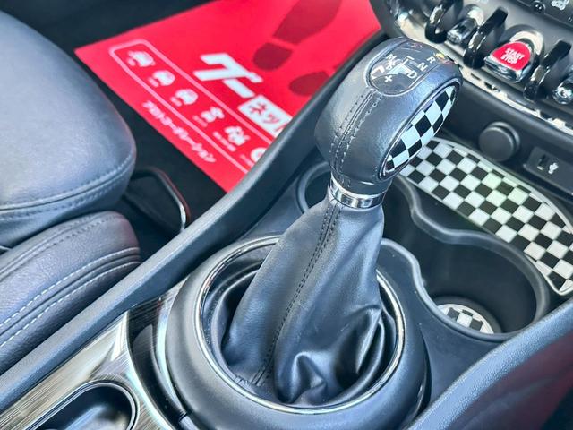 ＭＩＮＩ クーパーＳＤ　クラブマン　禁煙　タッチ対応ナビ　ペッパーパッケージ　アクティブクルーズコントロール　インテリジェントセーフティ　コンフォートアクセス　ＬＥＤヘッド　１７インチアルミ　バックカメラ　パークディスタンスコントロール（50枚目）