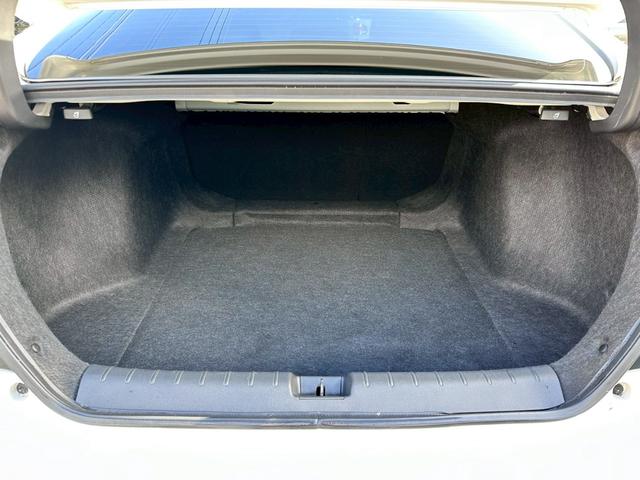 シビック セダン ホンダセンシング 禁煙 ユーザー様買取車両 ターボ アダプティブクルーズコントロール レザーインテリア レーンキープアシスト シートヒーター パワーシート オプション17インチアルミ LEDヘッド(67枚目)