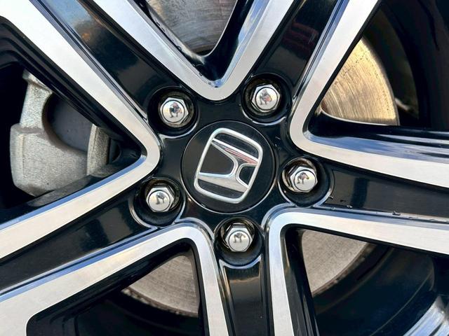 ヴェゼル ハイブリッドＺ　禁煙　ワンオーナー　ユーザー様買取車両　ハーフレザー　衝突被害軽減ブレーキ　クルーズコントロール　シートヒーター　パドルシフト　ブレーキホールド　スマートキー　バックカメラ　ＬＥＤヘッド　フルセグ（32枚目）