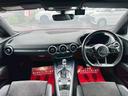 コックピット。車内もキレイで嫌な臭いもありません！ご納車後の臭いが付きにくくなる「空気触媒コーティング」もあります。