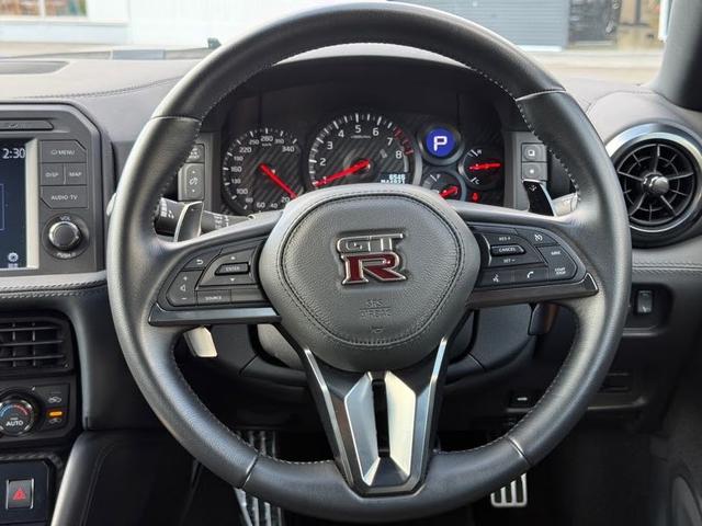 ＧＴ－Ｒ ピュアエディション　ＶＥＲＺホイールＫＣＶ０３／ワンオーナー／禁煙車／黒内装／ａｉｒｆｏｒｃｅエアーサスペンション／カーボンフロントショートリップ／前後ドライブレコーダー／デジタルインナーミラー（6枚目）