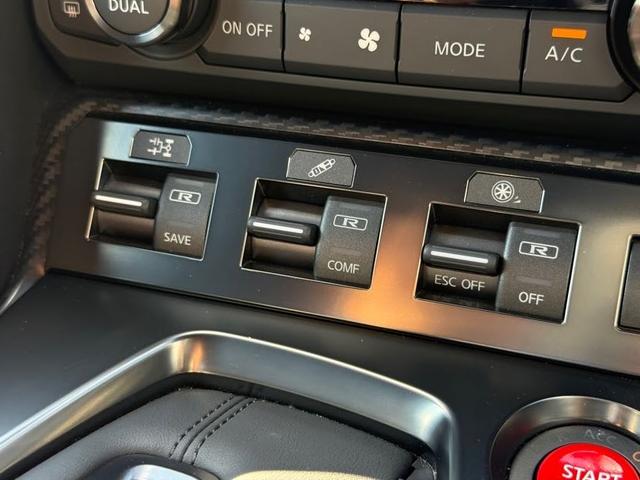 ＧＴ－Ｒ ピュアエディション　ＶＥＲＺホイールＫＣＶ０３／ワンオーナー／禁煙車／黒内装／ａｉｒｆｏｒｃｅエアーサスペンション／カーボンフロントショートリップ／前後ドライブレコーダー／デジタルインナーミラー（11枚目）
