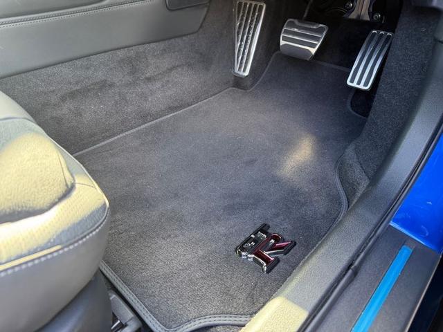 ＧＴ－Ｒ ピュアエディション　ＶＥＲＺホイールＫＣＶ０３／ワンオーナー／禁煙車／黒内装／ａｉｒｆｏｒｃｅエアーサスペンション／カーボンフロントショートリップ／前後ドライブレコーダー／デジタルインナーミラー（16枚目）