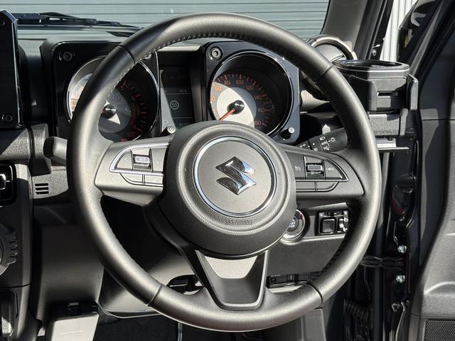 �����X�e�A�����O�𑕒����Ă���܂��I�ڗ��X�����Ȃ���Ԃ͗ǍD�ł��I�W���j�[��Ԃ̎ЊO�X�e�A�����O�ւ̌���������܂��I���C�y�ɂ����k���������I