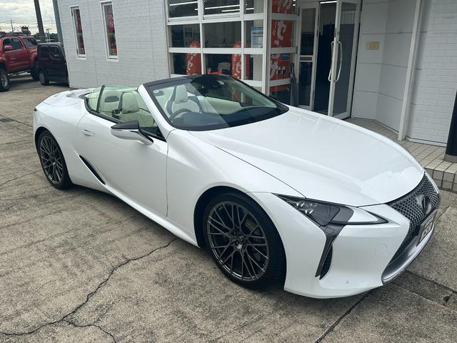LC LC500 コンバーチブル 法人1オーナー/ガレージ保管/禁煙車/TRD21インチAW/マリーンブルートップ/セミアニリン本革(ブルー&ホワイト/マークレビンソン/HUD/取説/保証書/記録簿/スペアキー/LEXUS店舗車検受済(6枚目)