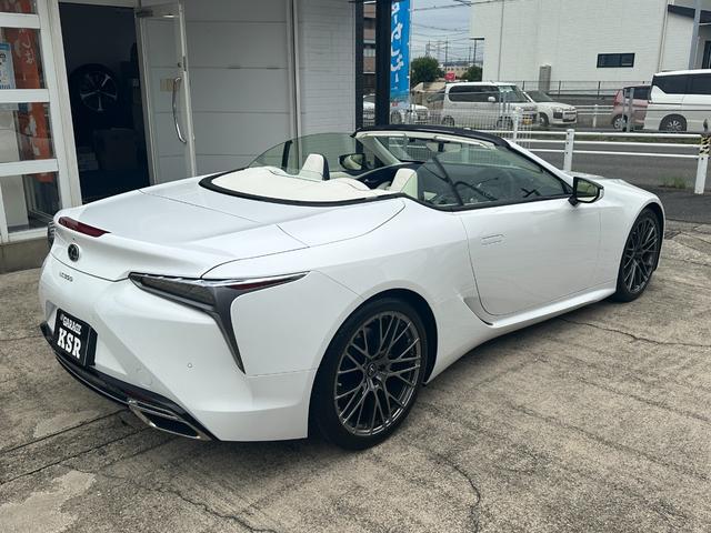 LC LC500 コンバーチブル 法人1オーナー/ガレージ保管/禁煙車/TRD21インチAW/マリーンブルートップ/セミアニリン本革(ブルー&ホワイト/マークレビンソン/HUD/取説/保証書/記録簿/スペアキー/LEXUS店舗車検受済(12枚目)