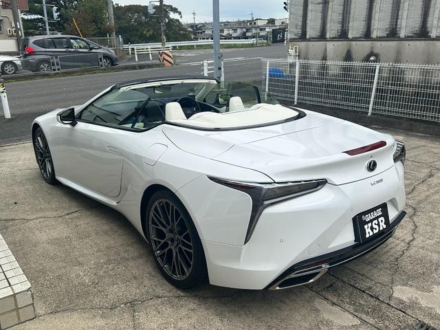 LC LC500 コンバーチブル 法人1オーナー/ガレージ保管/禁煙車/TRD21インチAW/マリーンブルートップ/セミアニリン本革(ブルー&ホワイト/マークレビンソン/HUD/取説/保証書/記録簿/スペアキー/LEXUS店舗車検受済(13枚目)