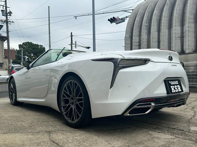 LC LC500 コンバーチブル 法人1オーナー/ガレージ保管/禁煙車/TRD21インチAW/マリーンブルートップ/セミアニリン本革(ブルー&ホワイト/マークレビンソン/HUD/取説/保証書/記録簿/スペアキー/LEXUS店舗車検受済(17枚目)
