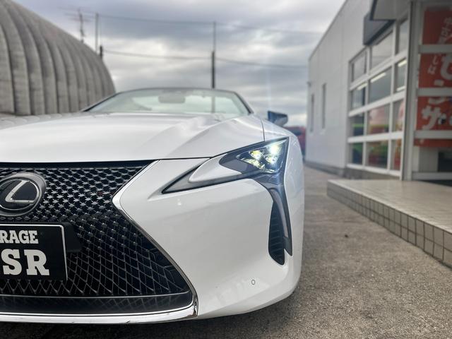 LC LC500 コンバーチブル 法人1オーナー/ガレージ保管/禁煙車/TRD21インチAW/マリーンブルートップ/セミアニリン本革(ブルー&ホワイト/マークレビンソン/HUD/取説/保証書/記録簿/スペアキー/LEXUS店舗車検受済(26枚目)