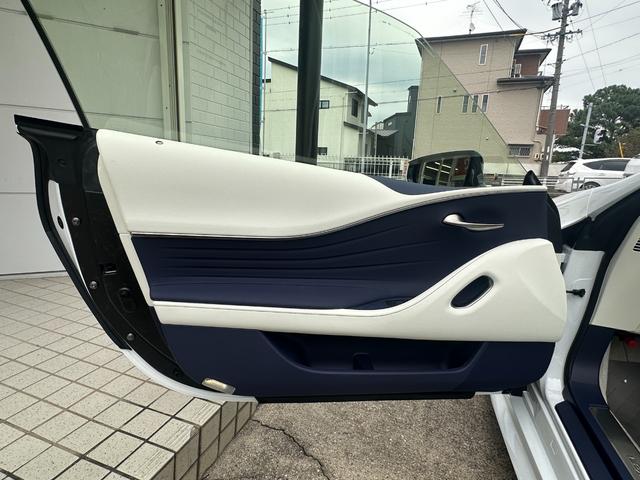 LC LC500 コンバーチブル 法人1オーナー/ガレージ保管/禁煙車/TRD21インチAW/マリーンブルートップ/セミアニリン本革(ブルー&ホワイト/マークレビンソン/HUD/取説/保証書/記録簿/スペアキー/LEXUS店舗車検受済(50枚目)