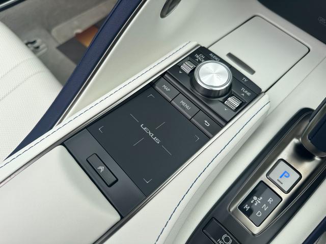 LC LC500 コンバーチブル 法人1オーナー/ガレージ保管/禁煙車/TRD21インチAW/マリーンブルートップ/セミアニリン本革(ブルー&ホワイト/マークレビンソン/HUD/取説/保証書/記録簿/スペアキー/LEXUS店舗車検受済(54枚目)