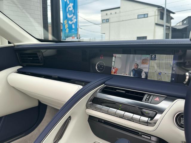 LC LC500 コンバーチブル 法人1オーナー/ガレージ保管/禁煙車/TRD21インチAW/マリーンブルートップ/セミアニリン本革(ブルー&ホワイト/マークレビンソン/HUD/取説/保証書/記録簿/スペアキー/LEXUS店舗車検受済(59枚目)