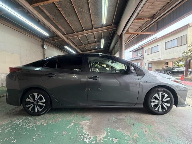 プリウスPHV Sセーフティパッケージ 禁煙・ワンオーナー・純正9インチT-Connect SDナビ・パノラミックビューモニター・AC100V/1500Wコンセント・BSM/RCTA・ITSコネクト・ビルトインETC・純正ドラレコ・ICS(6枚目)