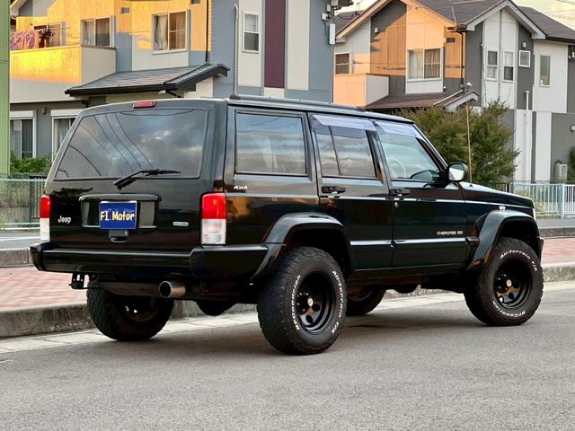 ジープ・チェロキー リミテッド 後期型! 社外足回り リフトUP ミッキートンプソン15アルミAW マッドタイヤ  社外オバフェン メッキバンパー 黒革電動シート シートヒーター LEDヘッド&フォグ 社外オーディオ BT ETC(3枚目)