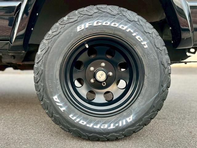 ジープ・チェロキー リミテッド 後期型! 社外足回り リフトUP ミッキートンプソン15アルミAW マッドタイヤ  社外オバフェン メッキバンパー 黒革電動シート シートヒーター LEDヘッド&フォグ 社外オーディオ BT ETC(12枚目)