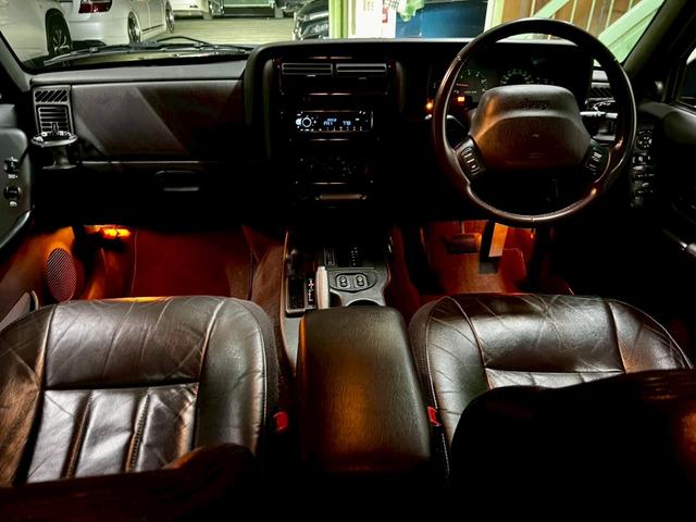 ジープ・チェロキー リミテッド 後期型! 社外足回り リフトUP ミッキートンプソン15アルミAW マッドタイヤ  社外オバフェン メッキバンパー 黒革電動シート シートヒーター LEDヘッド&フォグ 社外オーディオ BT ETC(13枚目)