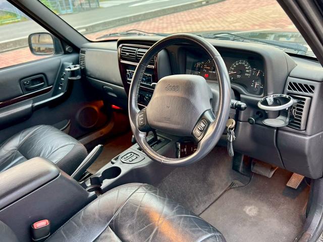 ジープ・チェロキー リミテッド 後期型! 社外足回り リフトUP ミッキートンプソン15アルミAW マッドタイヤ  社外オバフェン メッキバンパー 黒革電動シート シートヒーター LEDヘッド&フォグ 社外オーディオ BT ETC(14枚目)