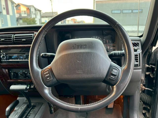 ジープ・チェロキー リミテッド 後期型! 社外足回り リフトUP ミッキートンプソン15アルミAW マッドタイヤ  社外オバフェン メッキバンパー 黒革電動シート シートヒーター LEDヘッド&フォグ 社外オーディオ BT ETC(23枚目)