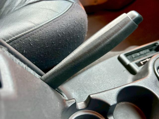 ジープ・チェロキー リミテッド 後期型! 社外足回り リフトUP ミッキートンプソン15アルミAW マッドタイヤ  社外オバフェン メッキバンパー 黒革電動シート シートヒーター LEDヘッド&フォグ 社外オーディオ BT ETC(27枚目)