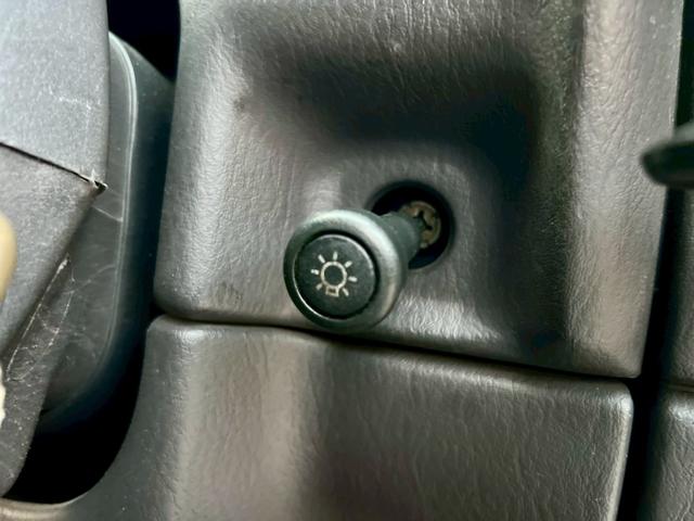 ジープ・チェロキー リミテッド 後期型! 社外足回り リフトUP ミッキートンプソン15アルミAW マッドタイヤ  社外オバフェン メッキバンパー 黒革電動シート シートヒーター LEDヘッド&フォグ 社外オーディオ BT ETC(29枚目)