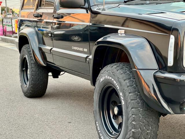 ジープ・チェロキー リミテッド 後期型! 社外足回り リフトUP ミッキートンプソン15アルミAW マッドタイヤ  社外オバフェン メッキバンパー 黒革電動シート シートヒーター LEDヘッド&フォグ 社外オーディオ BT ETC(33枚目)