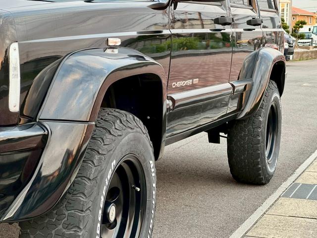 ジープ・チェロキー リミテッド 後期型! 社外足回り リフトUP ミッキートンプソン15アルミAW マッドタイヤ  社外オバフェン メッキバンパー 黒革電動シート シートヒーター LEDヘッド&フォグ 社外オーディオ BT ETC(34枚目)