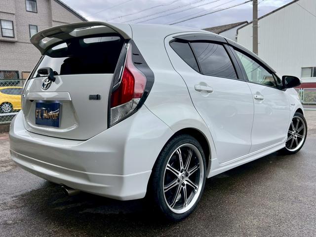 アクア G モデリスタフルエアロ モデリスタマフラー モデリスタダウンサス ワーク17インチAW 中期型テールランプ カロッツェリアナビ 地デジTV Bluetooth ETC LEDライト オートライト(3枚目)