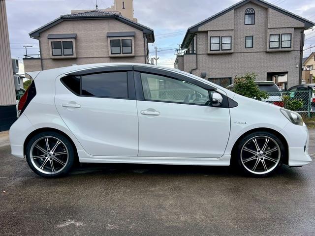 アクア G モデリスタフルエアロ モデリスタマフラー モデリスタダウンサス ワーク17インチAW 中期型テールランプ カロッツェリアナビ 地デジTV Bluetooth ETC LEDライト オートライト(7枚目)