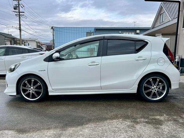 アクア G モデリスタフルエアロ モデリスタマフラー モデリスタダウンサス ワーク17インチAW 中期型テールランプ カロッツェリアナビ 地デジTV Bluetooth ETC LEDライト オートライト(8枚目)