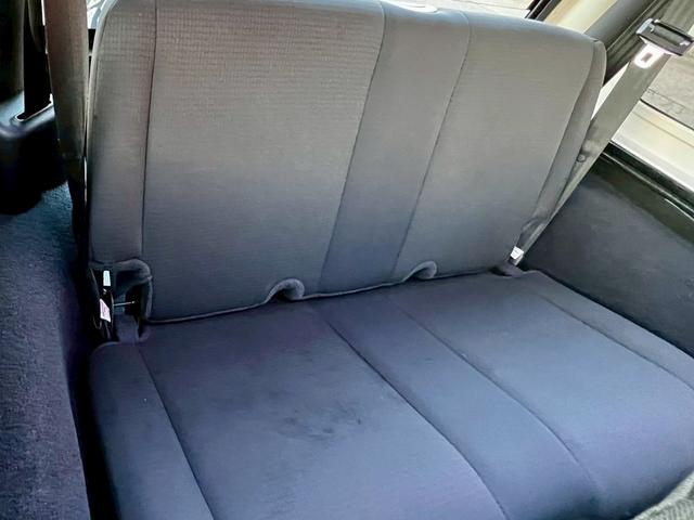 ジープ・ラングラー スポーツ　６速ＭＴ　ハードトップ　社外１６インチＡＷ　背面タイヤ　リフトＵＰ　社外サス　社外マフラー　オーバーフェンダー　サイドステップ　社外オーディオ　Ｂｌｕｅｔｏｏｔｈ　クルーズコントロール　ＬＥＤライト（16枚目）