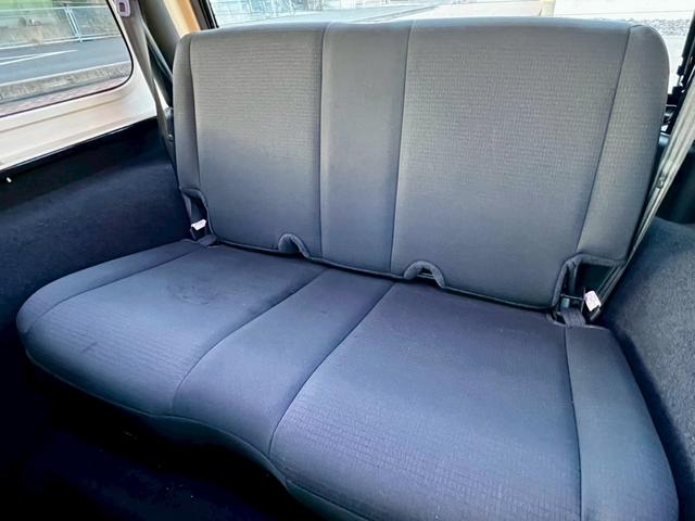 ジープ・ラングラー スポーツ　６速ＭＴ　ハードトップ　社外１６インチＡＷ　背面タイヤ　リフトＵＰ　社外サス　社外マフラー　オーバーフェンダー　サイドステップ　社外オーディオ　Ｂｌｕｅｔｏｏｔｈ　クルーズコントロール　ＬＥＤライト（19枚目）