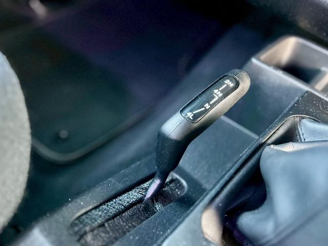 ジープ・ラングラー スポーツ　６速ＭＴ　ハードトップ　社外１６インチＡＷ　背面タイヤ　リフトＵＰ　社外サス　社外マフラー　オーバーフェンダー　サイドステップ　社外オーディオ　Ｂｌｕｅｔｏｏｔｈ　クルーズコントロール　ＬＥＤライト（25枚目）