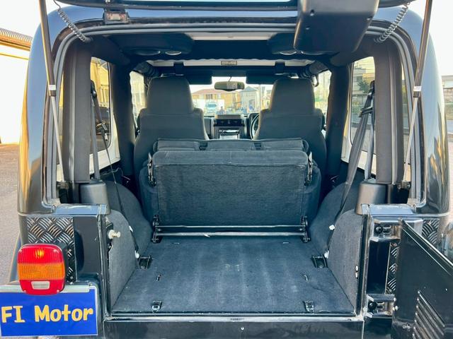 ジープ・ラングラー スポーツ　６速ＭＴ　ハードトップ　社外１６インチＡＷ　背面タイヤ　リフトＵＰ　社外サス　社外マフラー　オーバーフェンダー　サイドステップ　社外オーディオ　Ｂｌｕｅｔｏｏｔｈ　クルーズコントロール　ＬＥＤライト（28枚目）