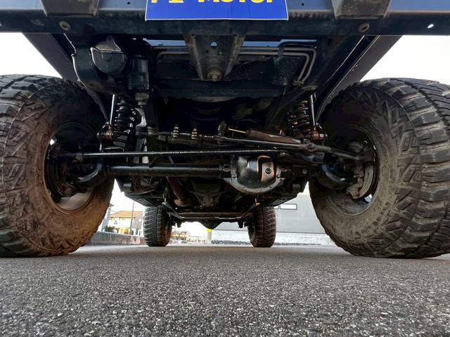 ジープ・ラングラー スポーツ　６速ＭＴ　ハードトップ　社外１６インチＡＷ　背面タイヤ　リフトＵＰ　社外サス　社外マフラー　オーバーフェンダー　サイドステップ　社外オーディオ　Ｂｌｕｅｔｏｏｔｈ　クルーズコントロール　ＬＥＤライト（30枚目）