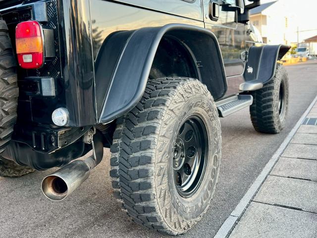 ジープ・ラングラー スポーツ　６速ＭＴ　ハードトップ　社外１６インチＡＷ　背面タイヤ　リフトＵＰ　社外サス　社外マフラー　オーバーフェンダー　サイドステップ　社外オーディオ　Ｂｌｕｅｔｏｏｔｈ　クルーズコントロール　ＬＥＤライト（35枚目）