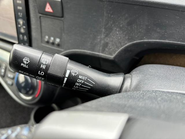 アクア Ｓ　禁煙車　モデリスタフルエアロ　純正７インチナビ　バックカメラ　ドライブレコーダー　　ＥＴＣ　プッシュスタート　ＣＤ　ＤＶＤ　Ｂｌｕｅｔｏｏｔｈ機能　ＥＳＣ　１４インチＡＷ　肘置き　スマートキー（34枚目）