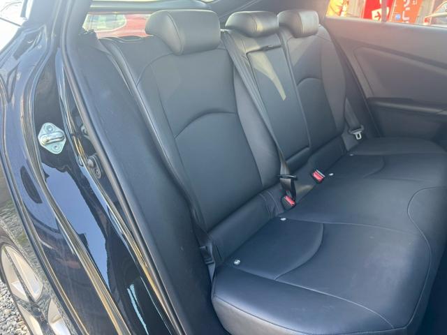 プリウス Ａツーリングセレクション　禁煙車　モデリスタフルエアロ　純正９インチナビ　黒革シート　Ｂｌｕｅｔｏｏｔｈ　バックカメラ　レーダークルーズコントロール　ブラインドスポットモニター　ＥＴＣ　シートヒーター　純正ツーリング１７ＡＷ（11枚目）