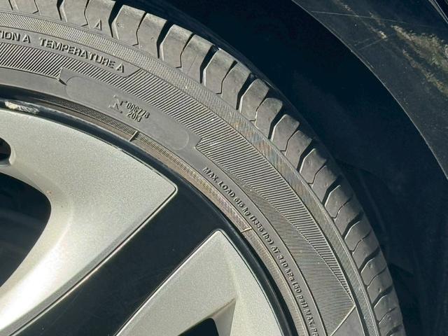 プリウス Ａツーリングセレクション　禁煙車　モデリスタフルエアロ　純正９インチナビ　黒革シート　Ｂｌｕｅｔｏｏｔｈ　バックカメラ　レーダークルーズコントロール　ブラインドスポットモニター　ＥＴＣ　シートヒーター　純正ツーリング１７ＡＷ（24枚目）