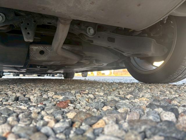 プリウス Ａツーリングセレクション　禁煙車　モデリスタフルエアロ　純正９インチナビ　黒革シート　Ｂｌｕｅｔｏｏｔｈ　バックカメラ　レーダークルーズコントロール　ブラインドスポットモニター　ＥＴＣ　シートヒーター　純正ツーリング１７ＡＷ（28枚目）