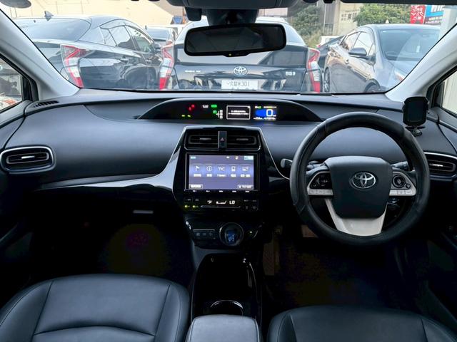 プリウス Ａツーリングセレクション　禁煙車　モデリスタフルエアロ　純正９インチナビ　黒革シート　Ｂｌｕｅｔｏｏｔｈ　バックカメラ　レーダークルーズコントロール　ブラインドスポットモニター　ＥＴＣ　シートヒーター　純正ツーリング１７ＡＷ（31枚目）