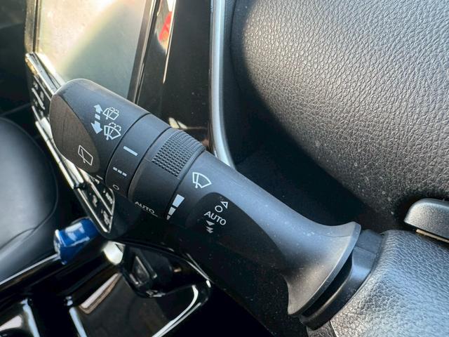 プリウス Ａツーリングセレクション　禁煙車　モデリスタフルエアロ　純正９インチナビ　黒革シート　Ｂｌｕｅｔｏｏｔｈ　バックカメラ　レーダークルーズコントロール　ブラインドスポットモニター　ＥＴＣ　シートヒーター　純正ツーリング１７ＡＷ（34枚目）