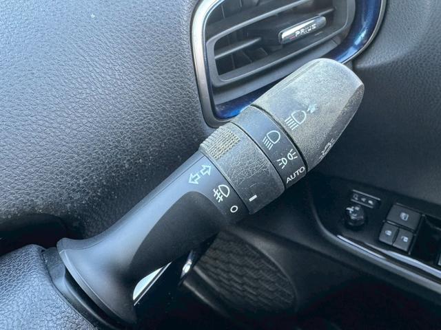 プリウス Ａツーリングセレクション　禁煙車　モデリスタフルエアロ　純正９インチナビ　黒革シート　Ｂｌｕｅｔｏｏｔｈ　バックカメラ　レーダークルーズコントロール　ブラインドスポットモニター　ＥＴＣ　シートヒーター　純正ツーリング１７ＡＷ（35枚目）
