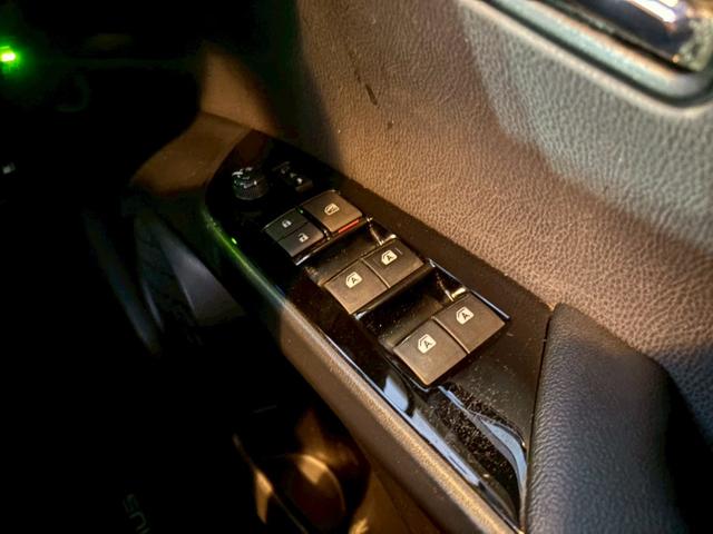 プリウス Sセーフティプラス 禁煙車 モデリスタエアロ アルパイン9型ナビ バックカメラ Bluetooth ドライブレコーダー レーダークルーズコントロール クリアランスソナー パークアシスト HDMIポート ETC 純正アルミ(52枚目)