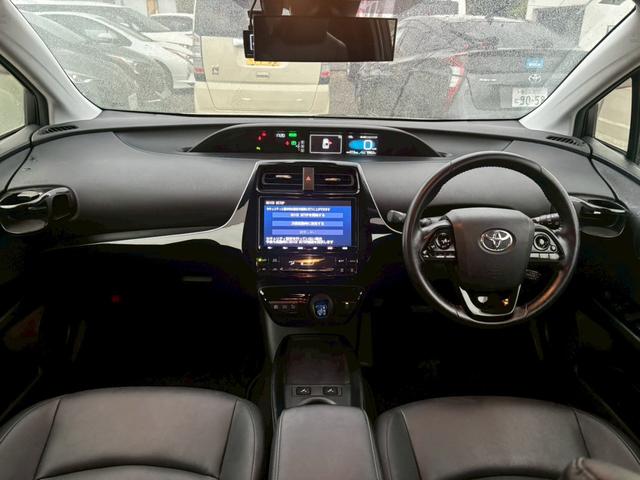 プリウス Ｓ　禁煙車　黒革シート　モデリスタフルエアロ　モデリスタ１７インチＡＷ　純正９型ナビ　バックカメラ　Ｂｌｕｅｔｏｏｔｈ　レーダークルーズコントロール　ＥＴＣ　ドライブレコーダー　ＡＣ１００Ｖ　フォグライト（2枚目）