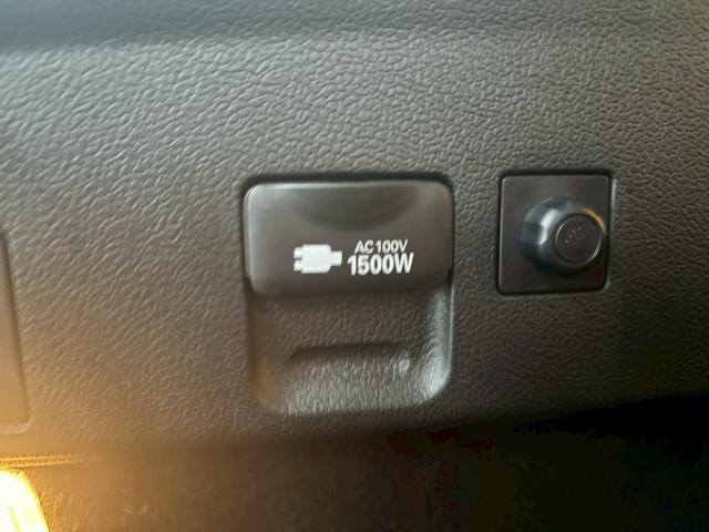 プリウス Ｓ　禁煙車　黒革シート　モデリスタフルエアロ　モデリスタ１７インチＡＷ　純正９型ナビ　バックカメラ　Ｂｌｕｅｔｏｏｔｈ　レーダークルーズコントロール　ＥＴＣ　ドライブレコーダー　ＡＣ１００Ｖ　フォグライト（9枚目）