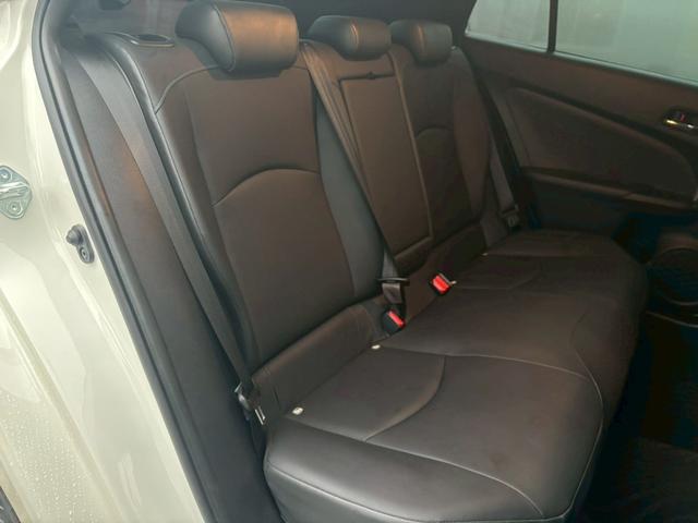 プリウス Ｓ　禁煙車　黒革シート　モデリスタフルエアロ　モデリスタ１７インチＡＷ　純正９型ナビ　バックカメラ　Ｂｌｕｅｔｏｏｔｈ　レーダークルーズコントロール　ＥＴＣ　ドライブレコーダー　ＡＣ１００Ｖ　フォグライト（11枚目）